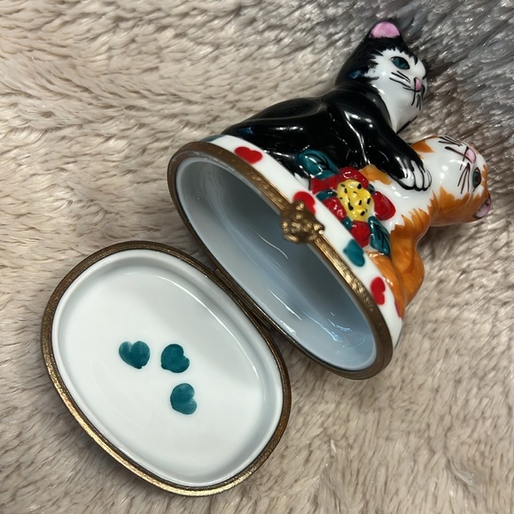 LIMOGES France Playful Cats Trinket Box - Picture 9 of 10